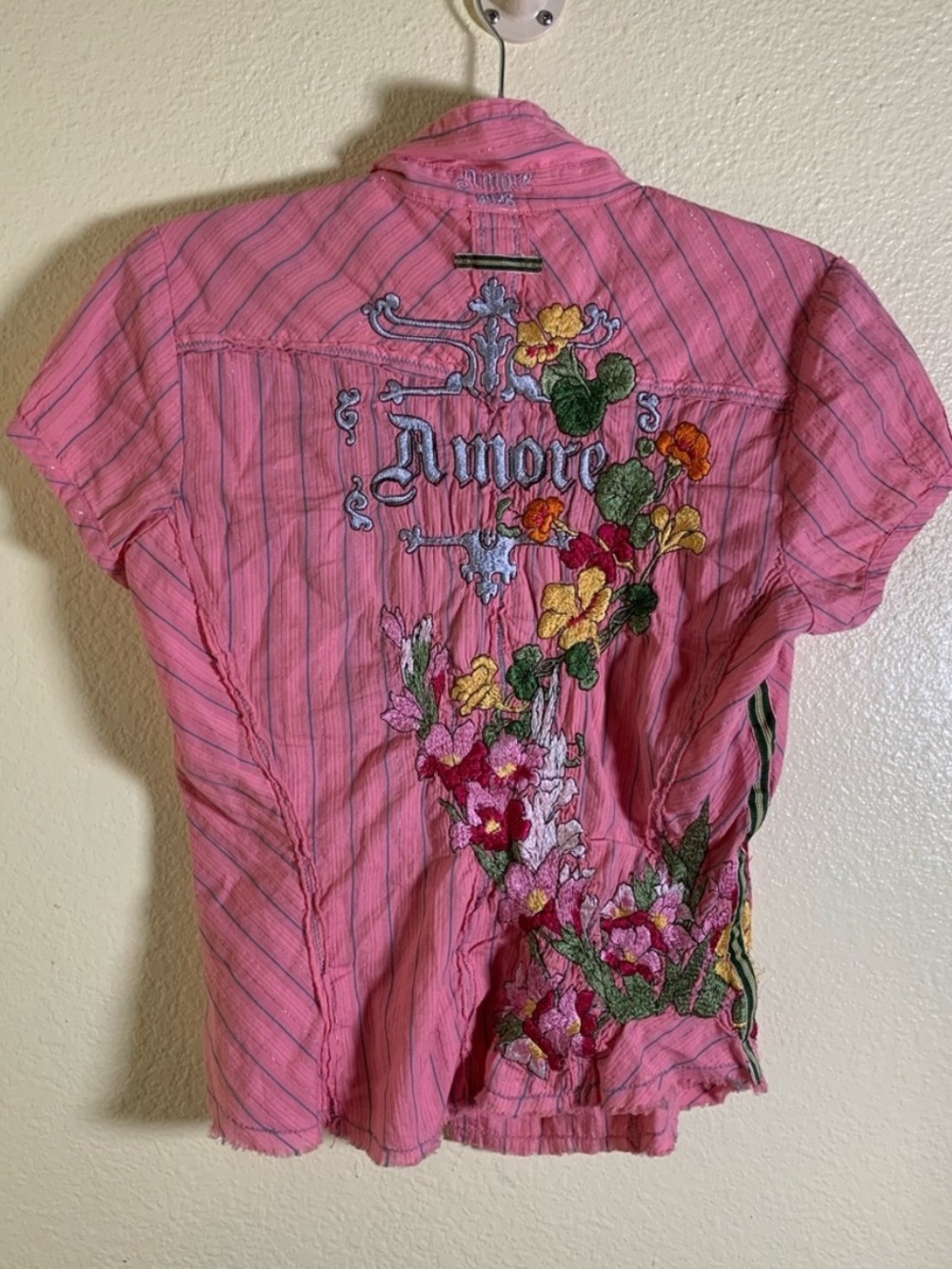 NWOT Embroidered Pink Short-Sleeve Button-Down Shirt, Size M - Picture 2 of 4
